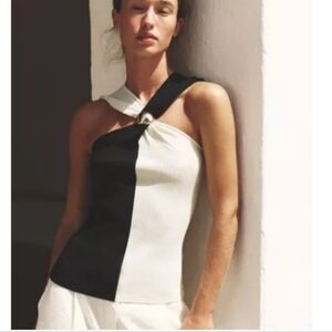 Black and White Top Size M